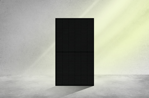 Hochwertige Full Black Photovoltaikmodule – leistungsstark, ästhetisch und langlebig. Setzen Sie auf maximale Effizienz und stilvolles Design für Ihre Solarenergie. Nachhaltige Unabhängigkeit mit my-solar.de!